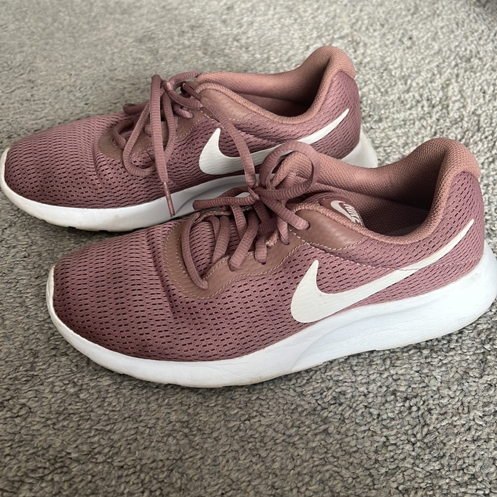 NIKE SNEAKERS